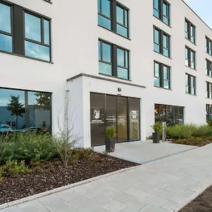 Super 8 By Wyndham Munich City North *** Monachium
